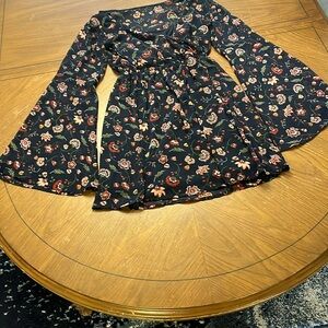 ABERCROMBIE & FITCH Women's size XS Floral Faux Wrap Long Bell Sleeve Dress EUC